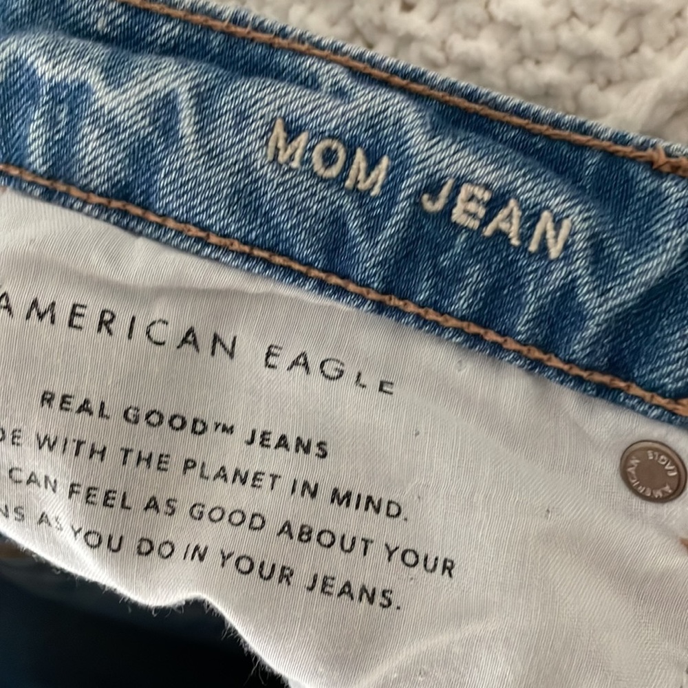 NWOT American Eagle Mom Jean - Picture 3 of 4